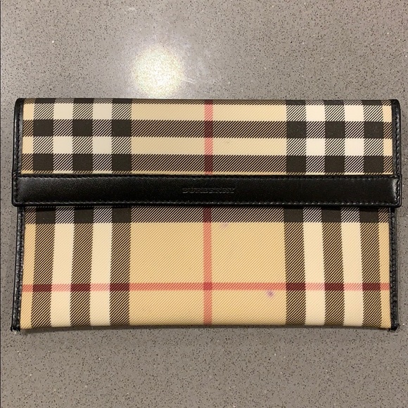 Burberry Handbags - Burberry Envelope Wallet